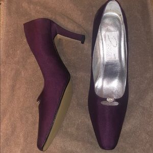 Plum Pumps With Silver Pendant - image 1